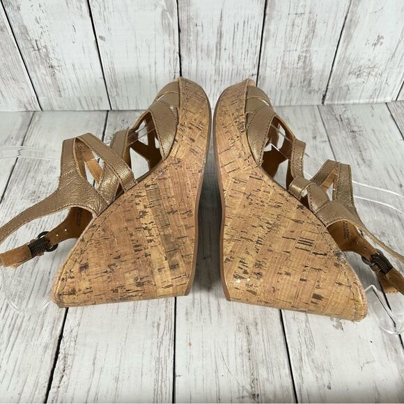 BOC Gold Leather Strappy Cork Padded Wedge Heel Sandals Women's sz 9 - Picture 5 of 11